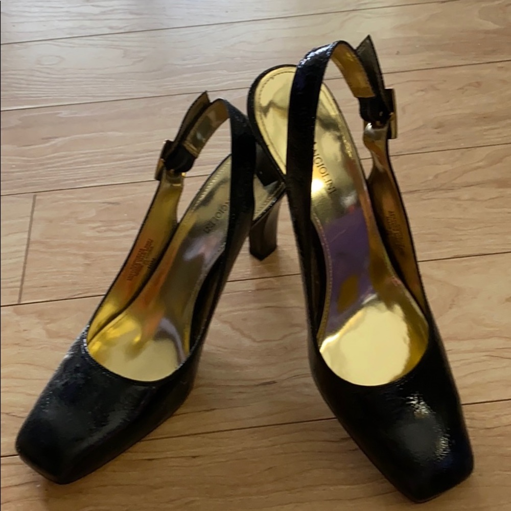 Patent leather; sling back; square-toe